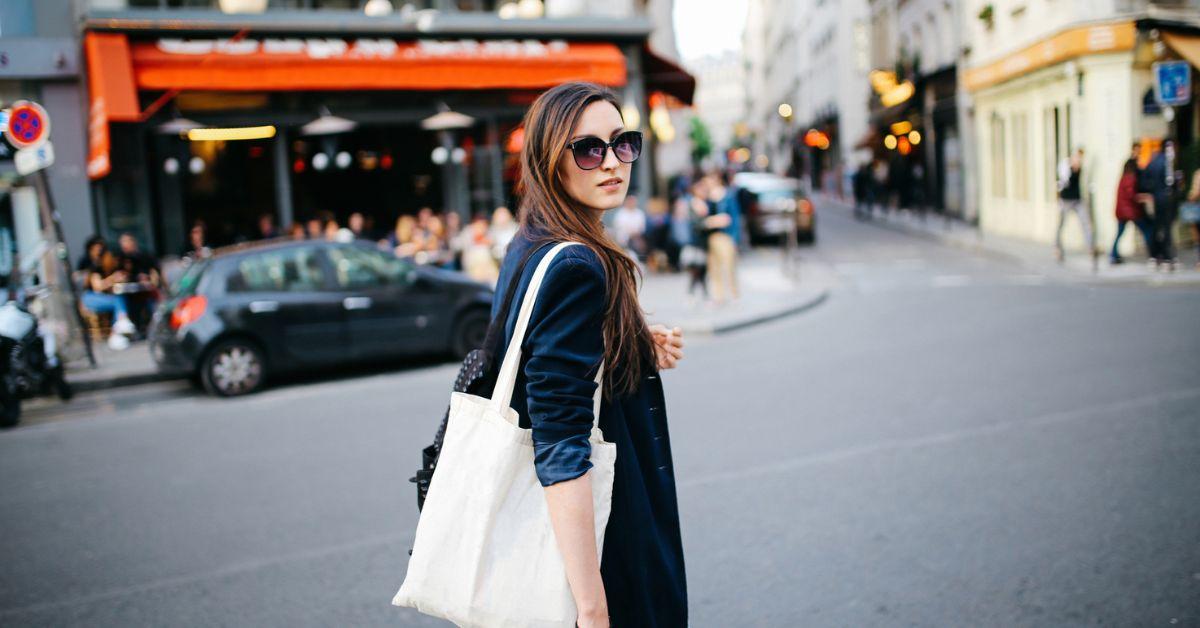 Is it worth buying clothes online? Pros and cons