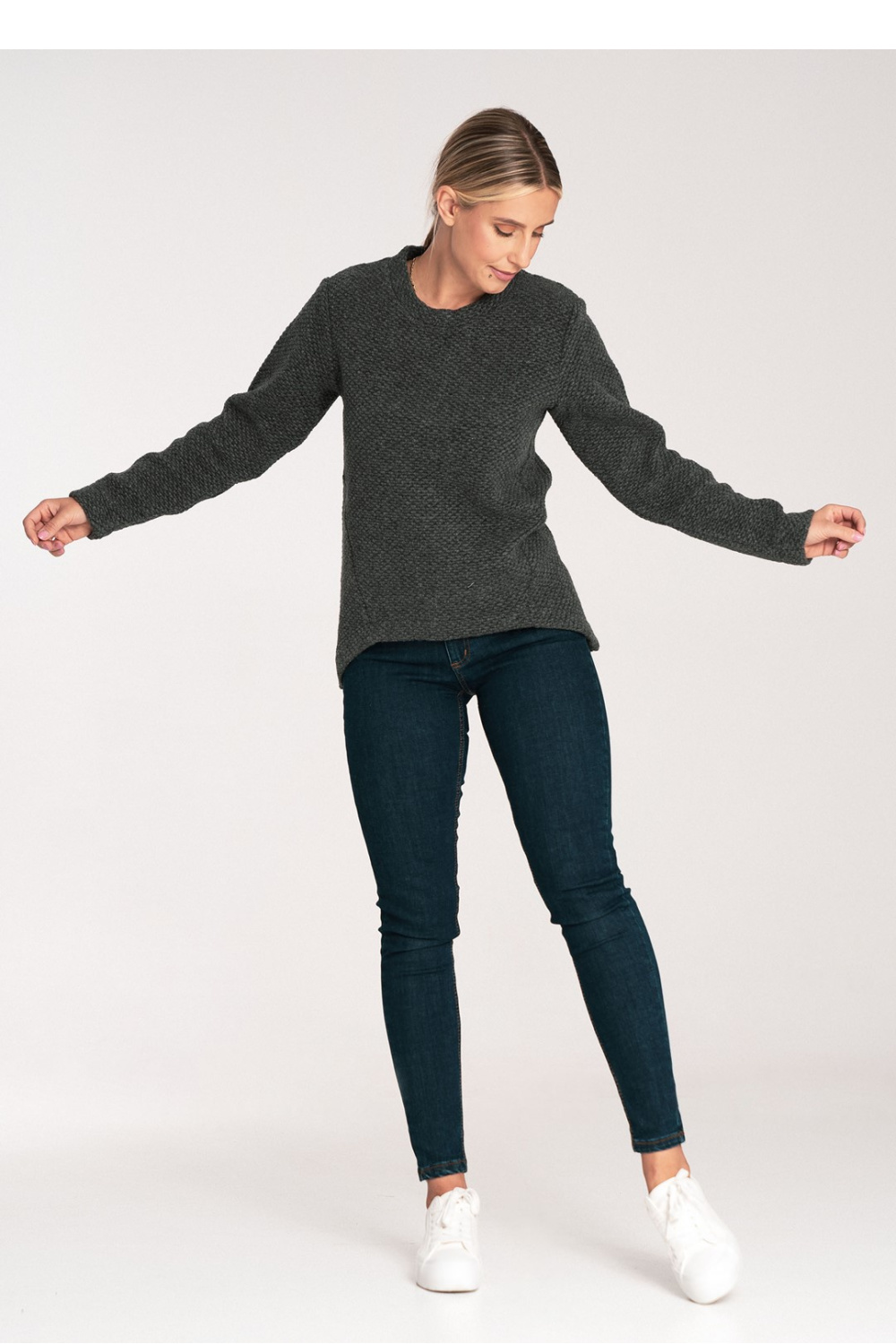 Sweter Damski Model M1044 Dark Grey - Figl – widok 2