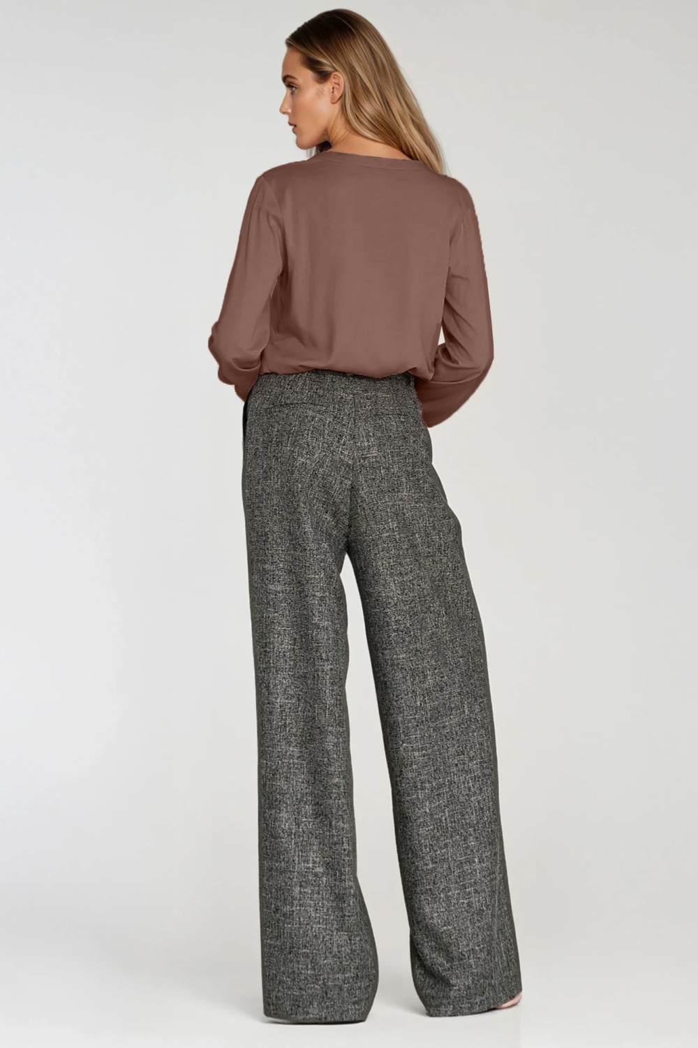 Viscose blouse with a wide pleat at the neckline B196 Mocca - Nife