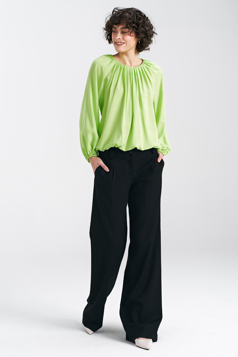 Loose-fit top with decorative neckline B162 Lime - Nife
