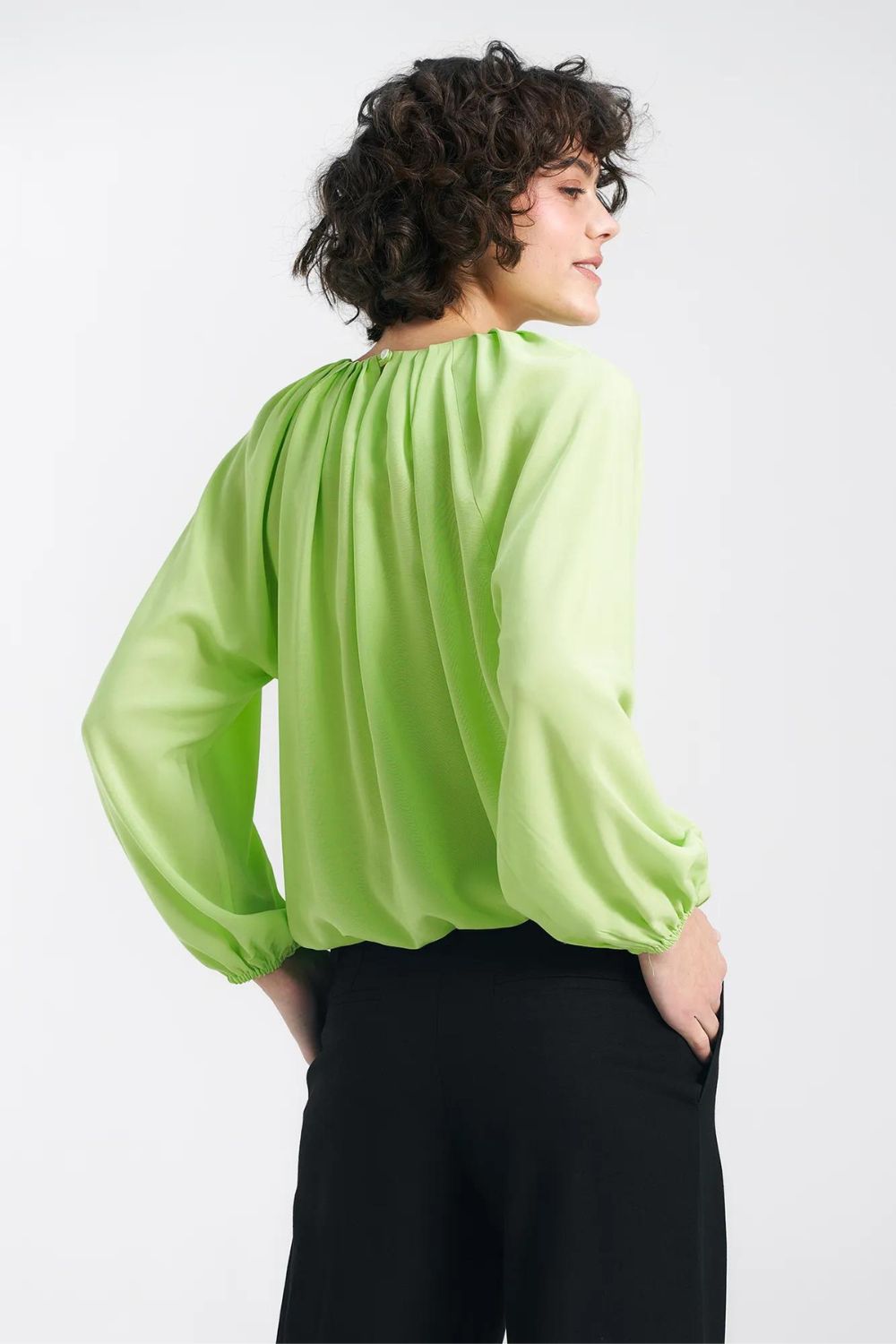 Loose-fit top with decorative neckline B162 Lime - Nife – vue 2