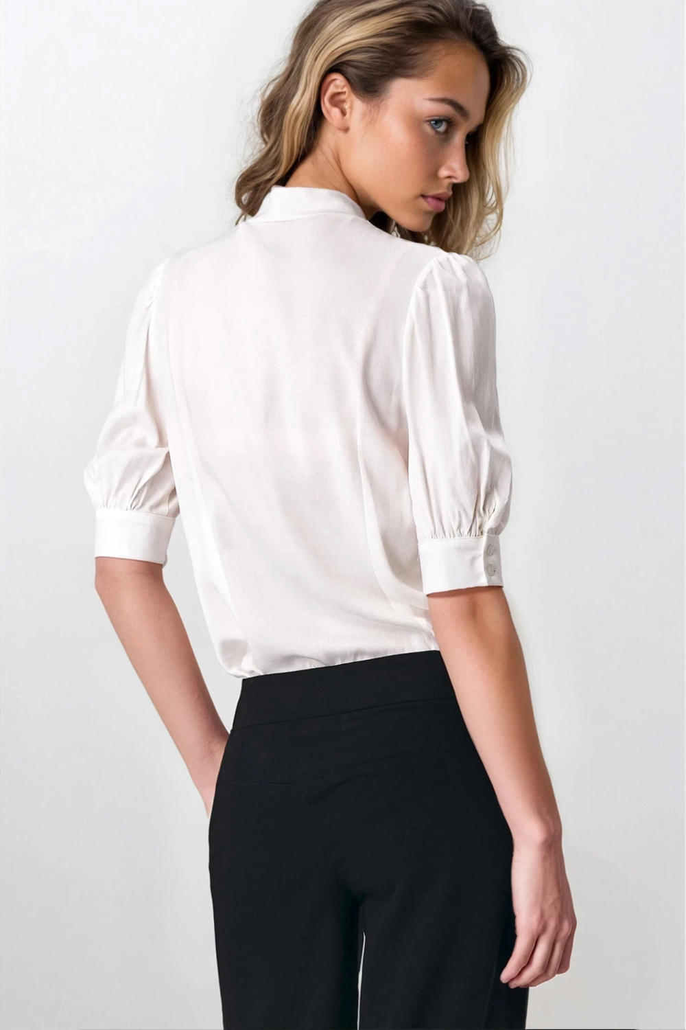 Elegant ecru blouse with neck tie B170 Ecru - Nife – vue 2