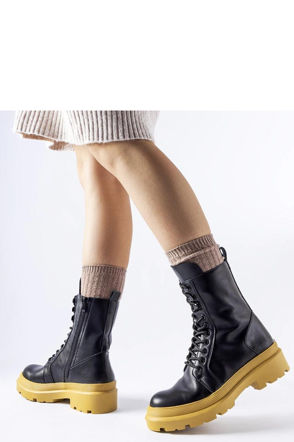 Quennie black ankle boots on a yellow sole - Solea – vista 2