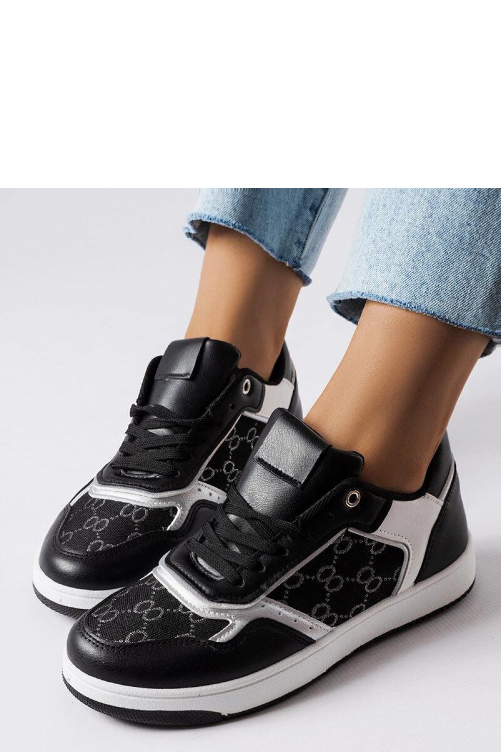 Czarne sneakersy zdobione monogramem Isidora - Solea – widok 2
