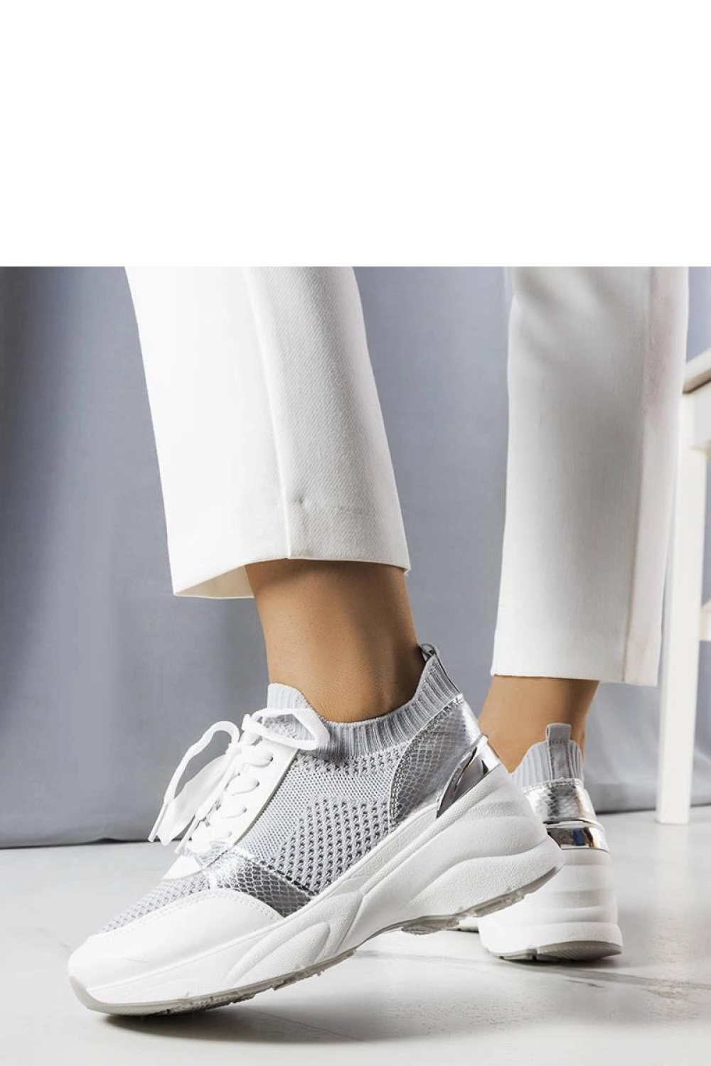 Szare sneakersy na koturnie Ann - Solea – widok 2