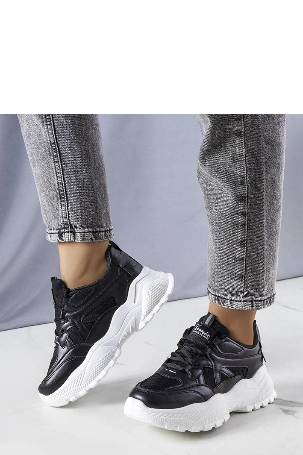 Czarne sneakersy na masywnej podeszwie Lorene - Solea