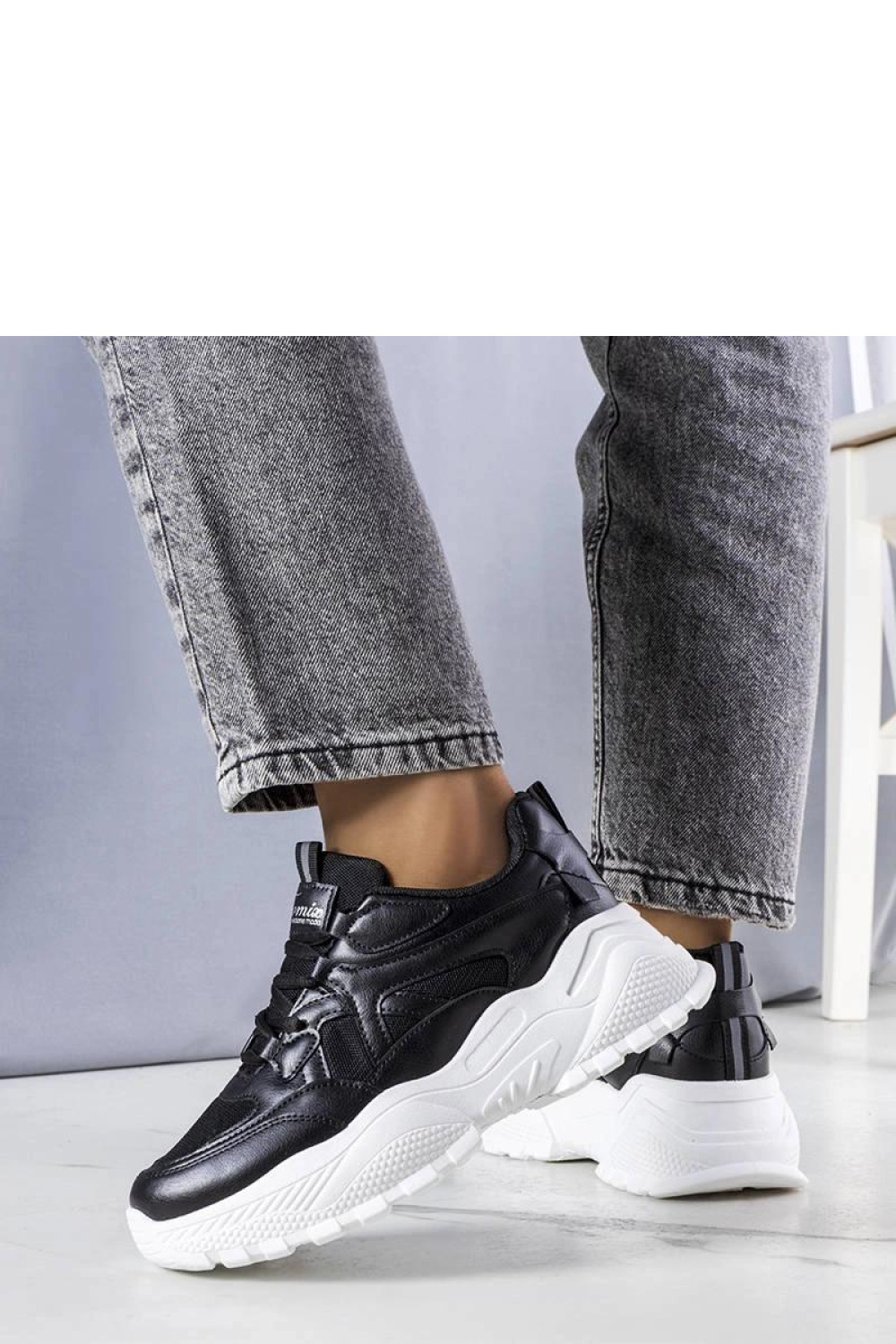 Czarne sneakersy na masywnej podeszwie Lorene - Solea – widok 2