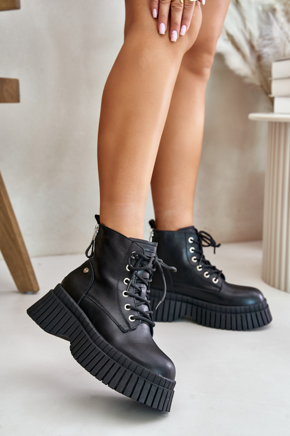 Goe OO2N4126 Black lace-up boots - Step in style