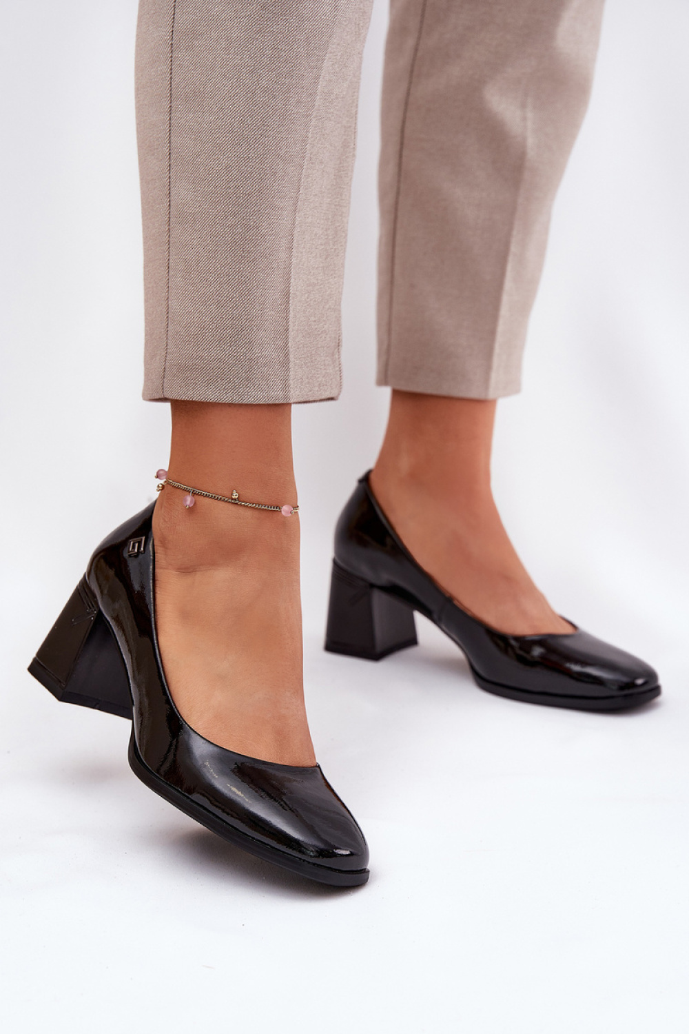 Czółenka Model Vinceza 91130 Black Skóra Lakier - Step in style