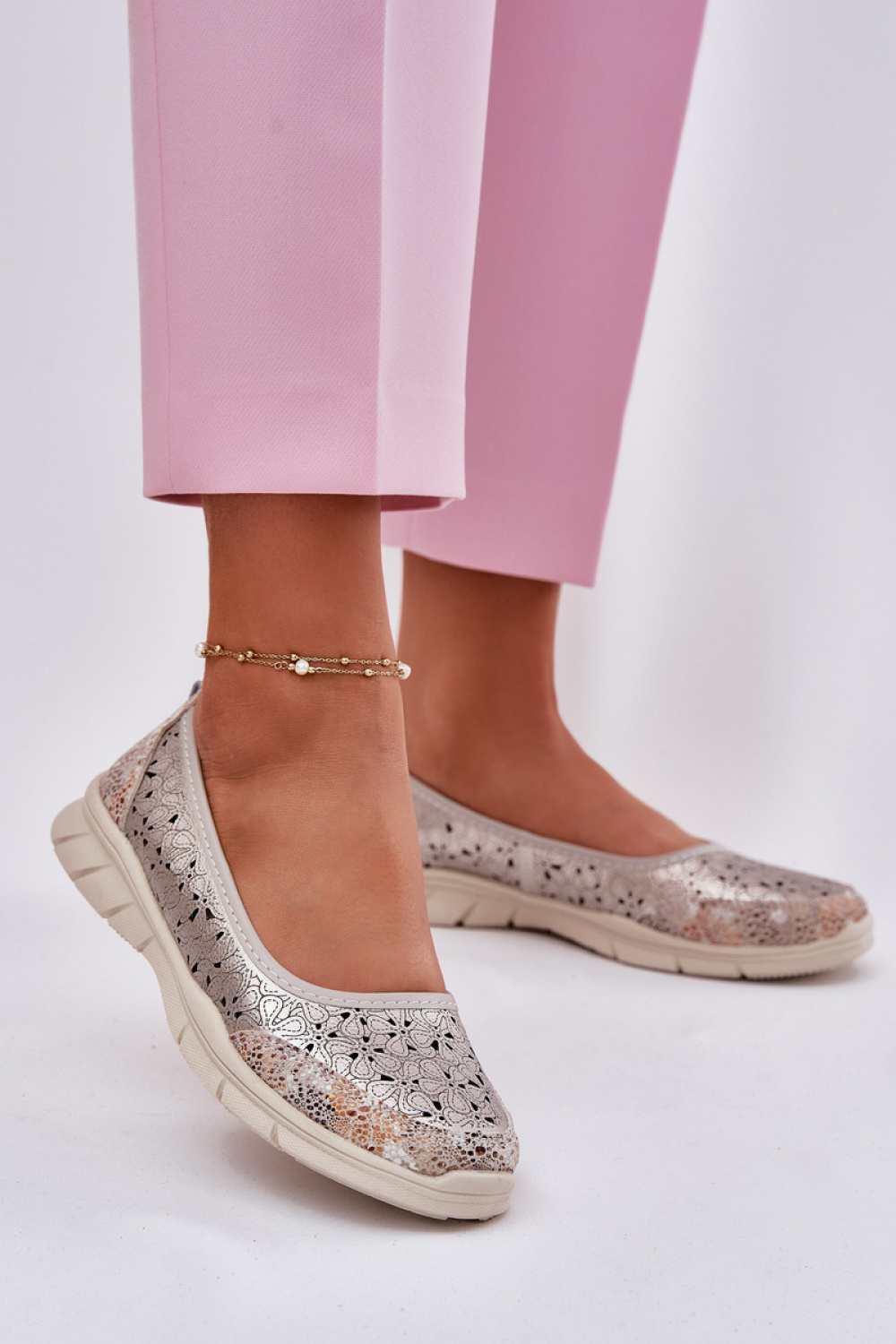 Leaneila 25PB18-8199 Gold Ballerinas - Step in style
