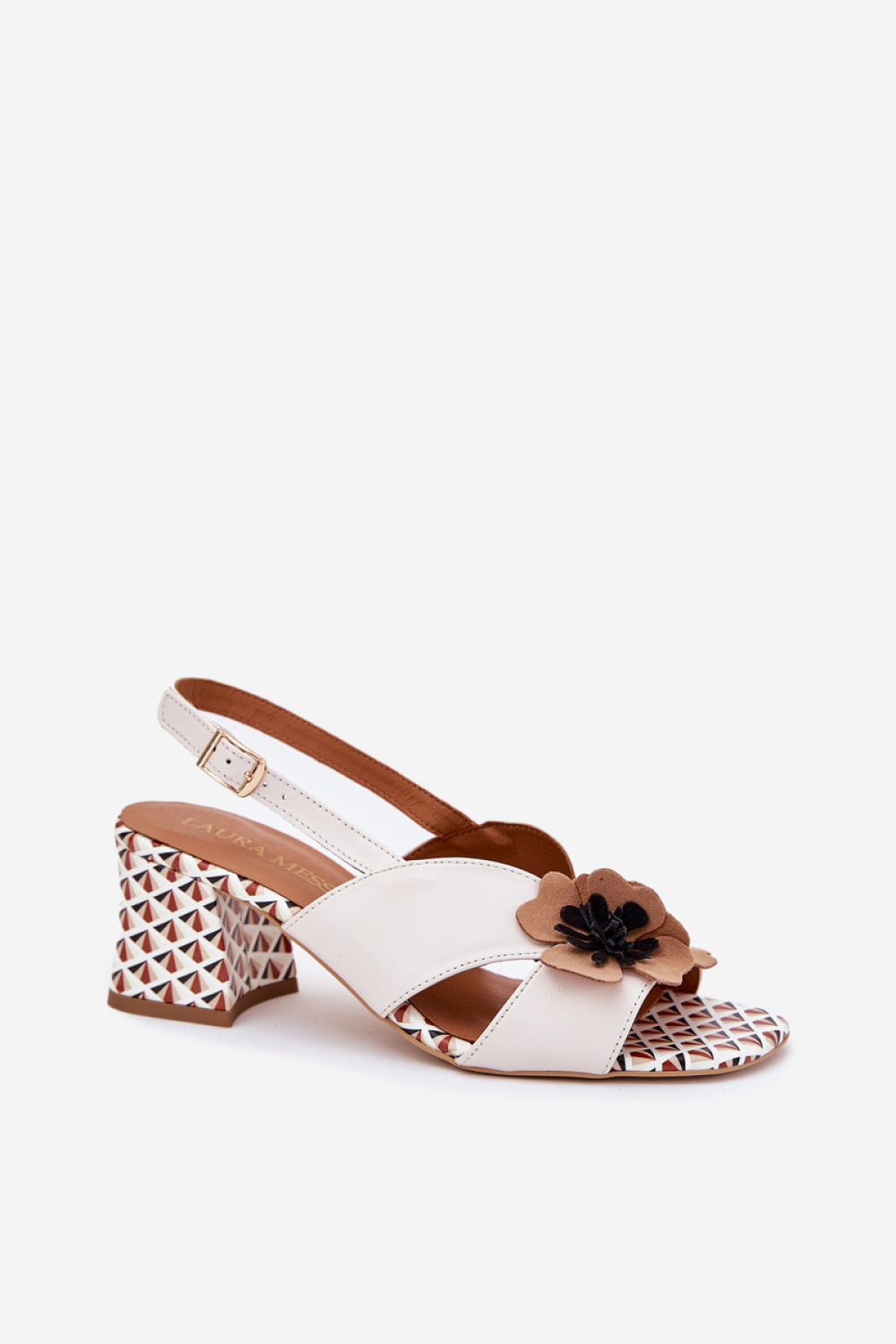 Laura Messi Model 2950 White Sandals - Step in style