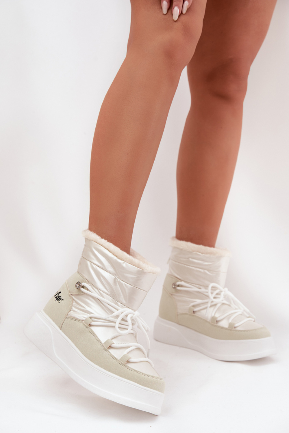 Snow boots Model Lee Cooper LCJ-25-03-3815 White - Step in style